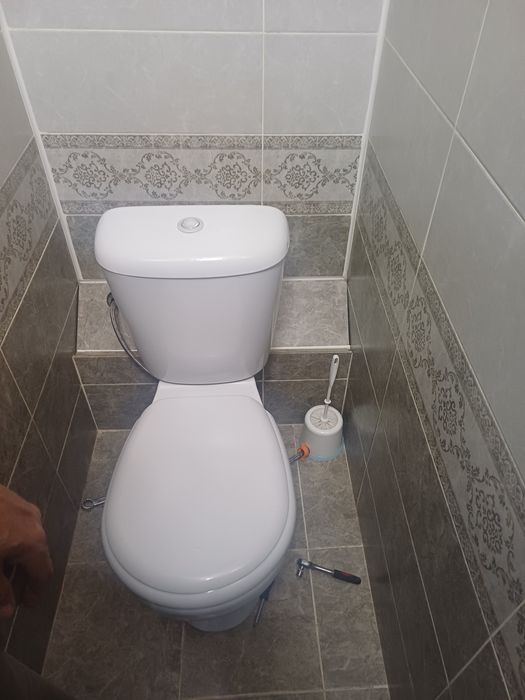 Продаю унитаз с бочком