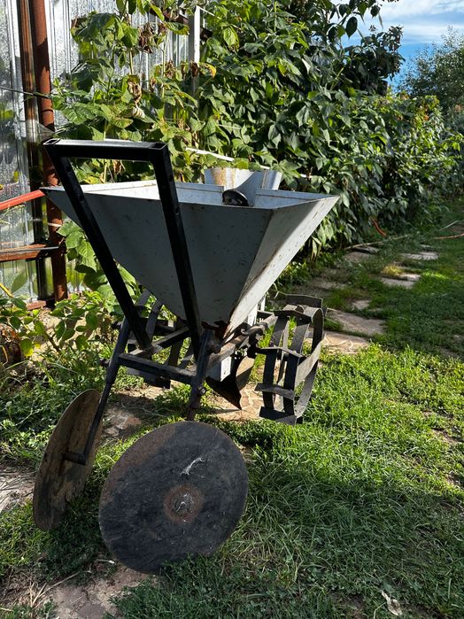 Cultivator de cartofi- utilaj agricol