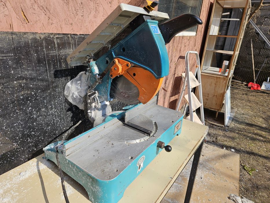 Circular (ștaier)de tăiat profile PVC și Aluminiu