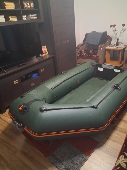 Vind barca pneumatica si motor suzuki