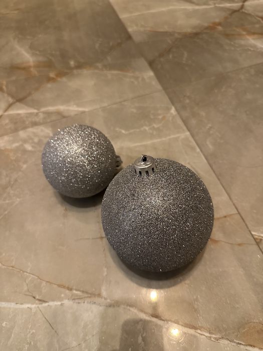 Globuri ornamente craciun noi diametru de 8 si  10cm