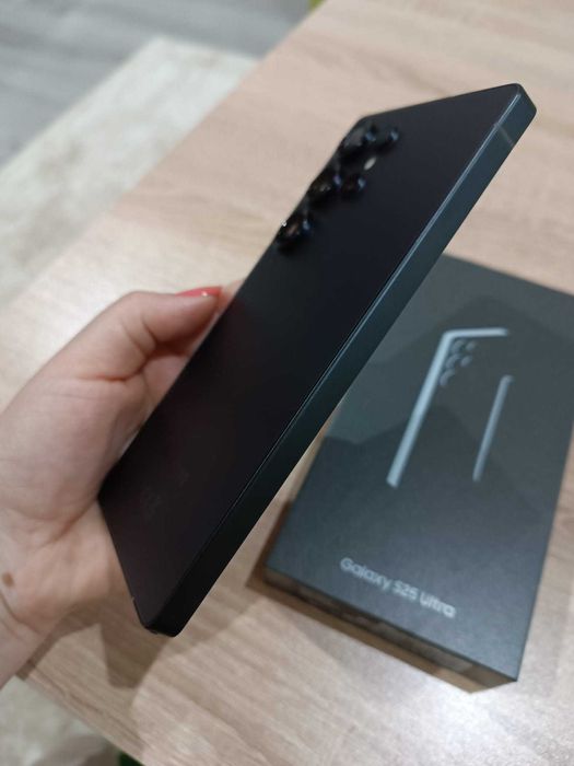 SAMSUNG S25 ULTRA 256 GB почти като нов !