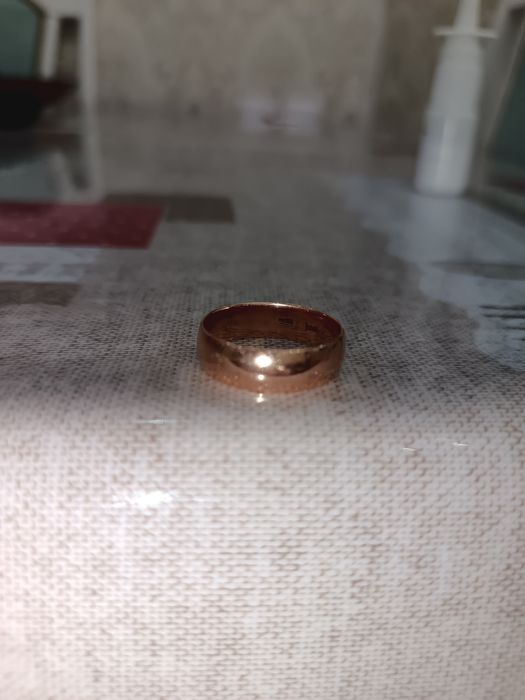 Продам золотое обручальное кольцо
