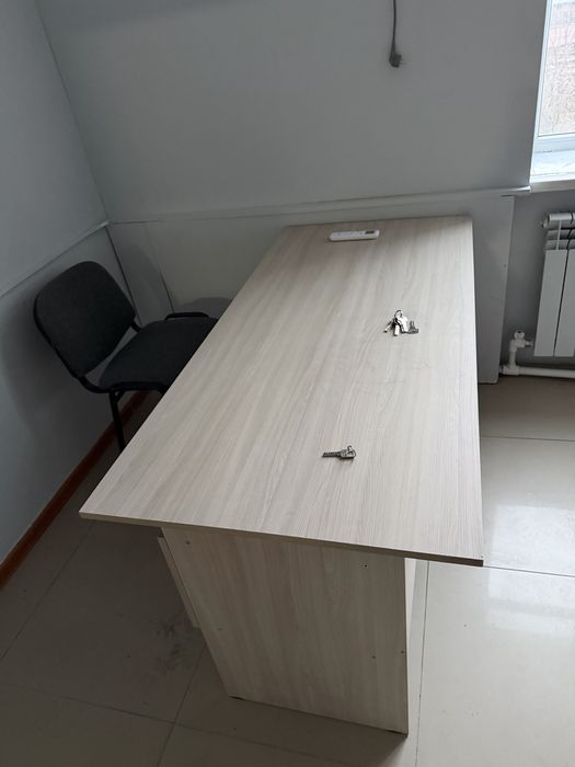 Офисный стол договорный