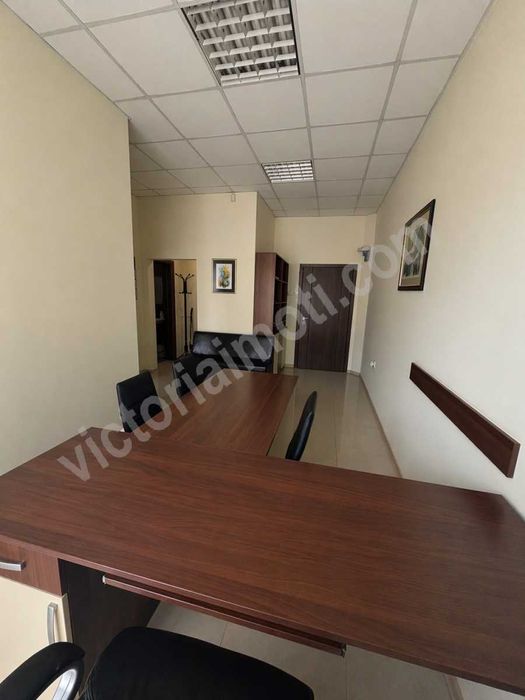 Дава се под наем Офис в Велико Търново, Център - 45 кв.м за 94759.53 € - Снимка #1