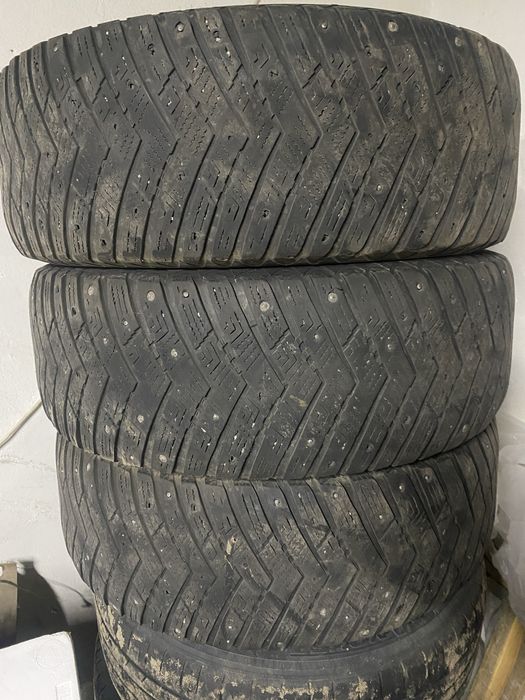 Резина R17 шыповоные компект 4 штуки