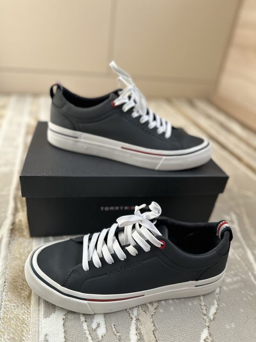 Продаются кроссовки Tommy Hilfiger