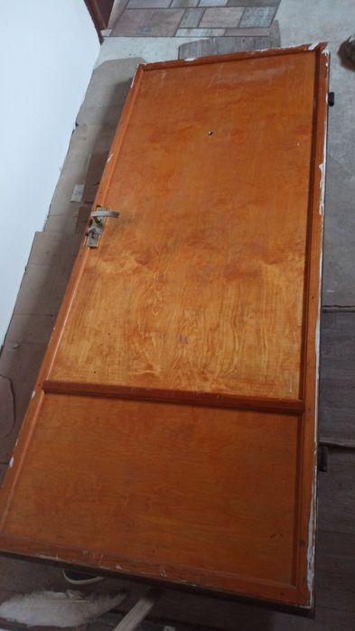 Продам металлическую дверь