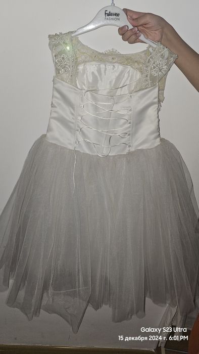 Продам платья.,.