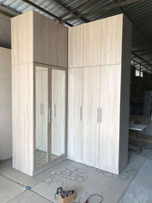 Мебель прихожей, гостиница и кухонные гарнитуры.