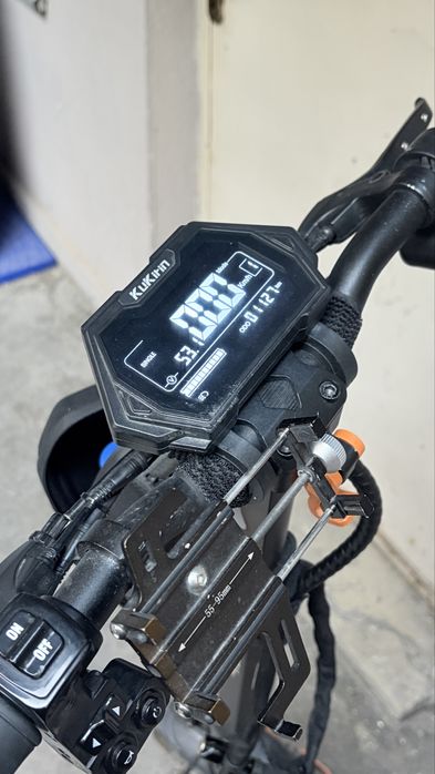 Vând trotineta electrica kukirin g 2 max