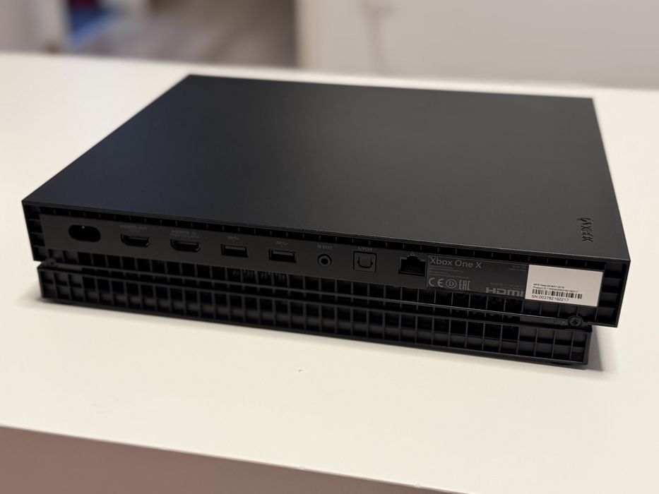 Xbox One X + Display portabil