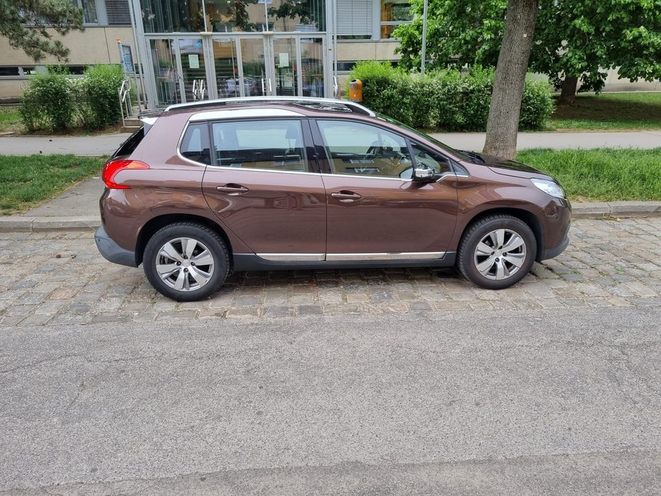 Peugeout 2008 1,2 benzina