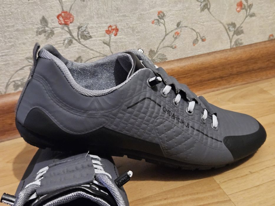 Кросовки повседневные. Возможен обмен.