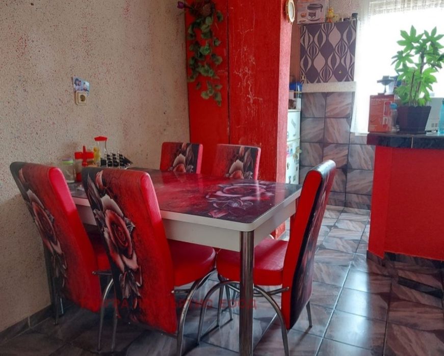 Продава се 2-стаен апартамент в гр. Радомир