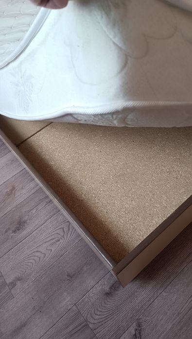 Кровать с матрасом