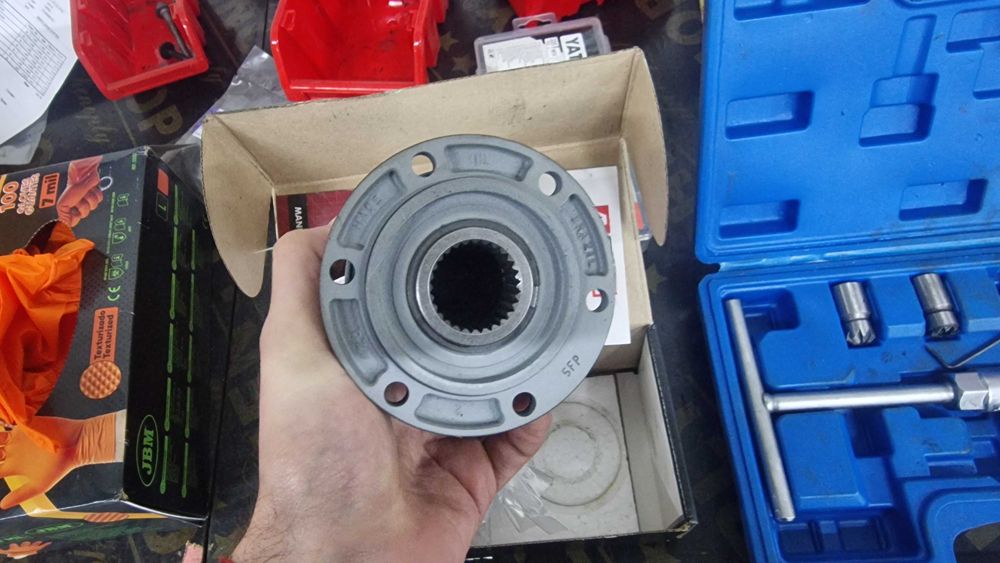 Продавам хъбове модел AVM428