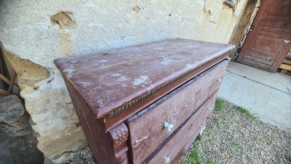 Mobilier vechi de recondiționat