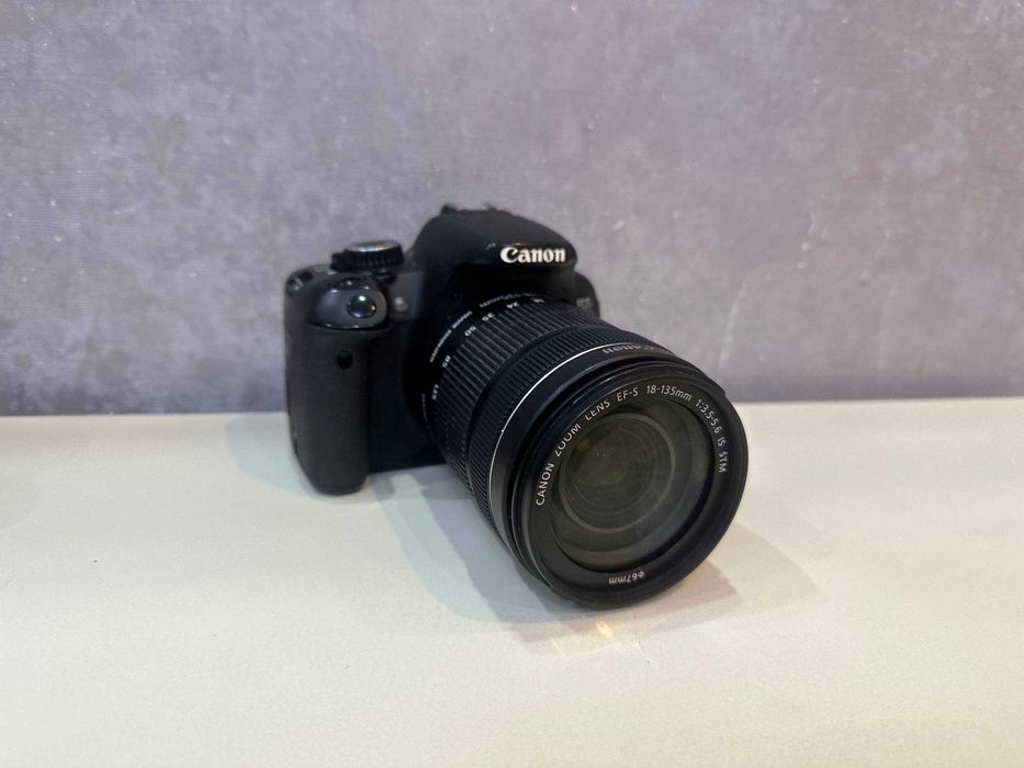 Canon EOS 650D + комплект аксессуаров