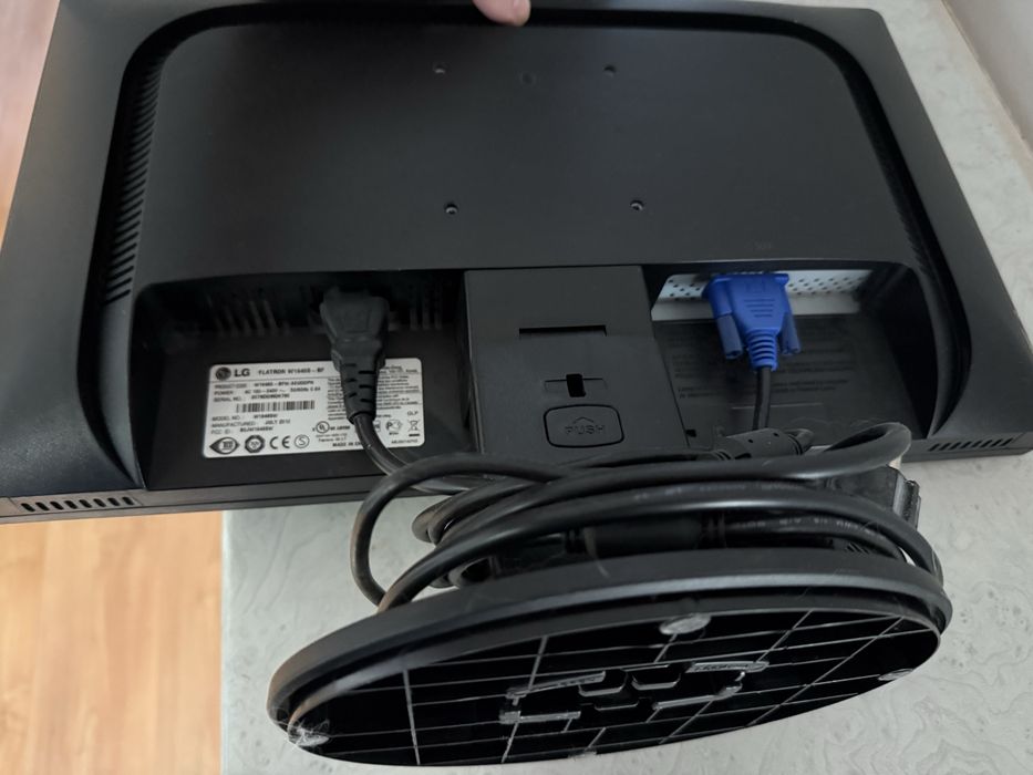 Monitor LG / Philips 14” cu DVI si VGA – funcțional