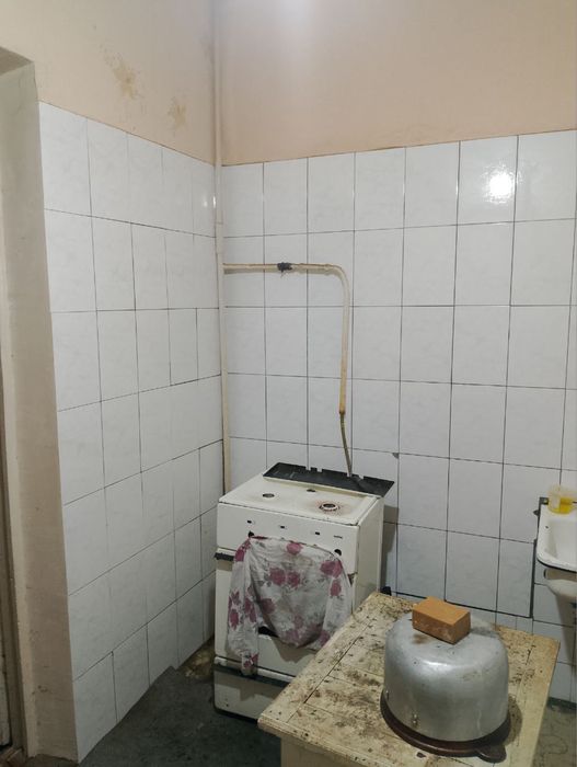 Чиланзар 25 кв  связи с перездам большая улутшенка кирпичеая квартира