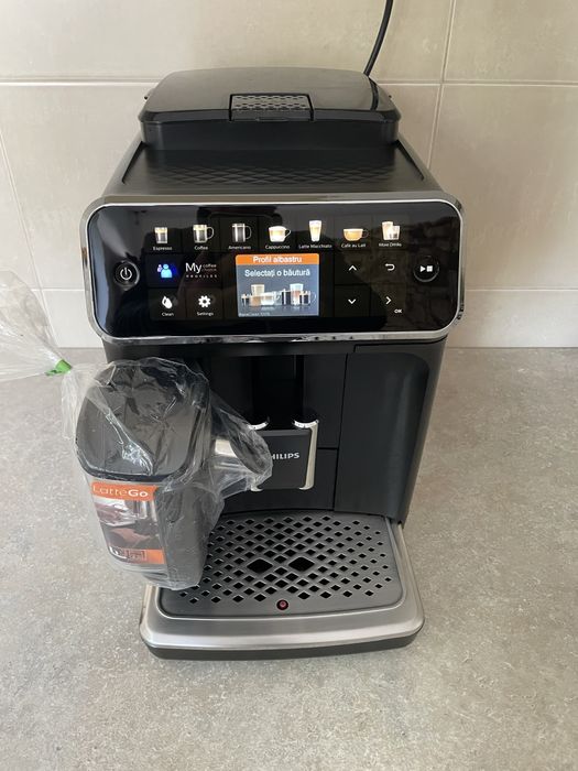 Espresor expresor apatat de cafea Philips latte go EP 5500.ca nou.