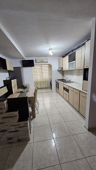 Inchiriez apartament 2 camere cu parcare