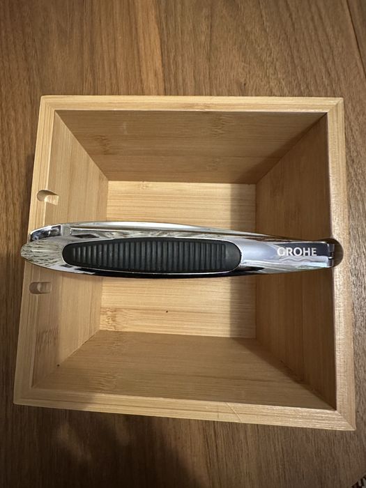 Немска хромирана трошачка за орехи,лешници и бадеми с дървен контейнер