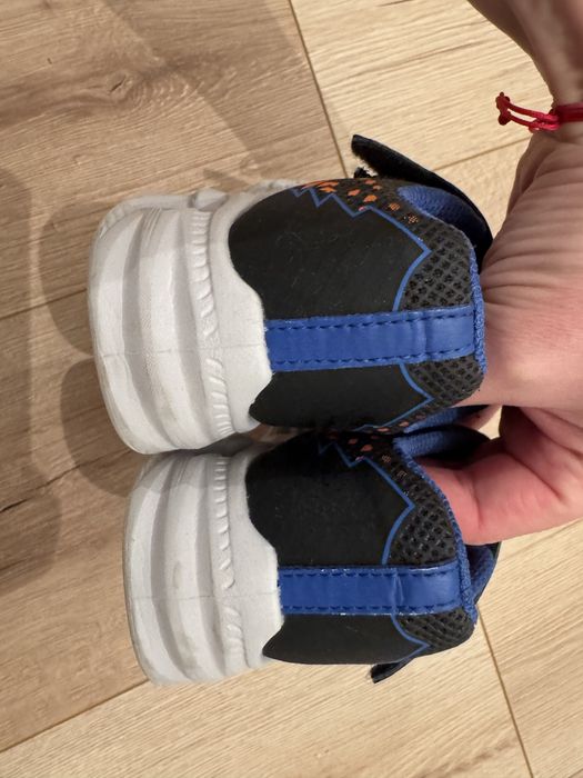 Adidasi Skechers masura 27