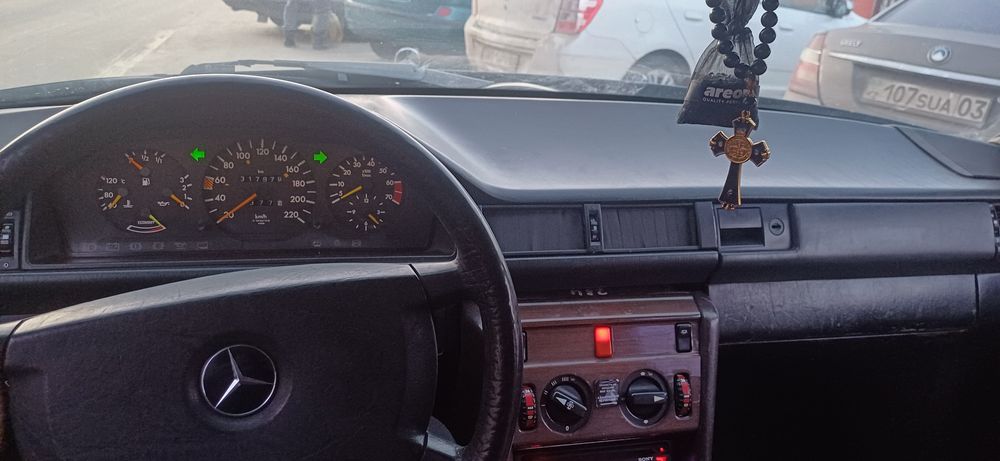 Продам мерседес 124.