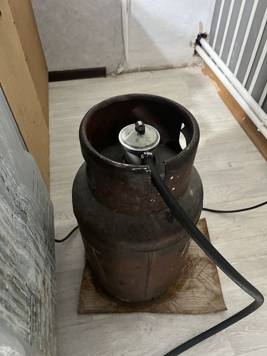 пустые газовые балоны