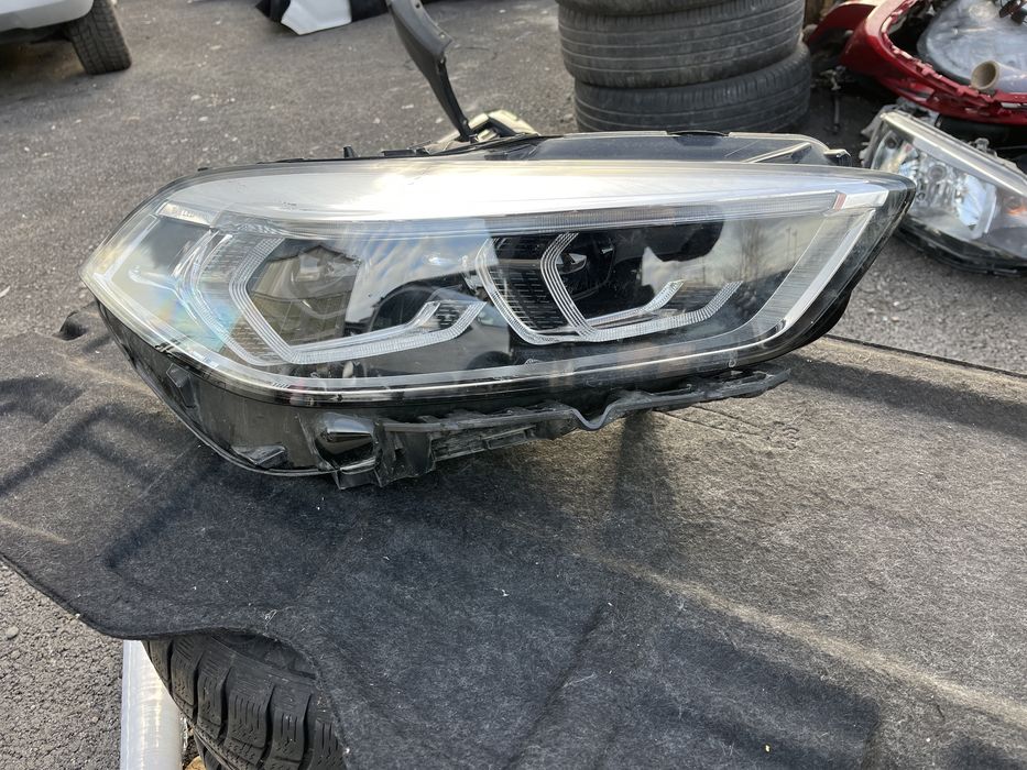 2 броя десен и 2 броя ляв фар BMW 1 F40 2020-