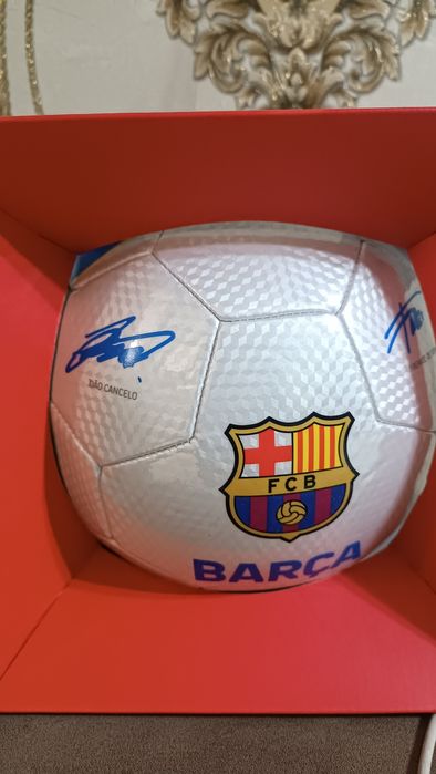 Барса фанатлари диккатига! 4460 км босиб келган.