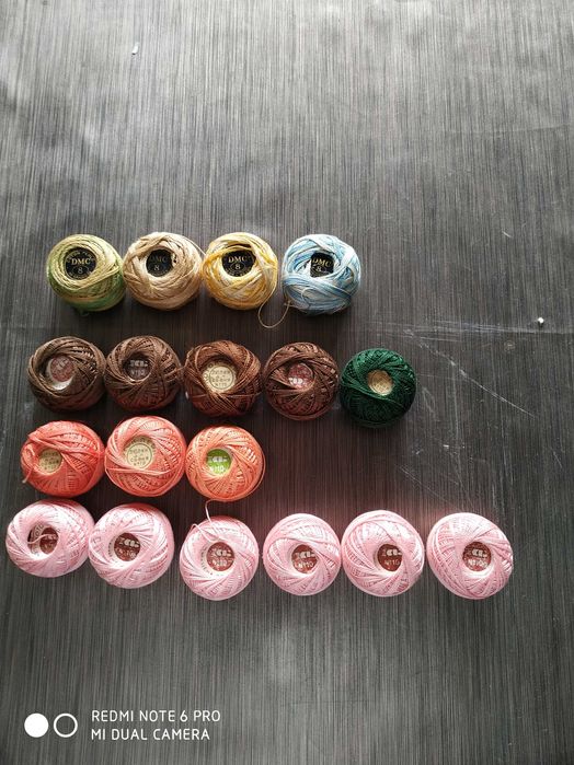 Български народни престилки ,конци за плетене,покривка,платове.