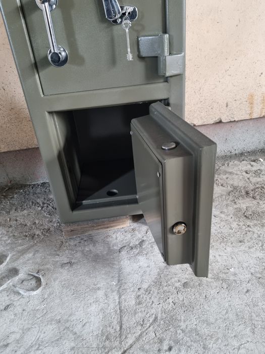 Seyf двух камерный