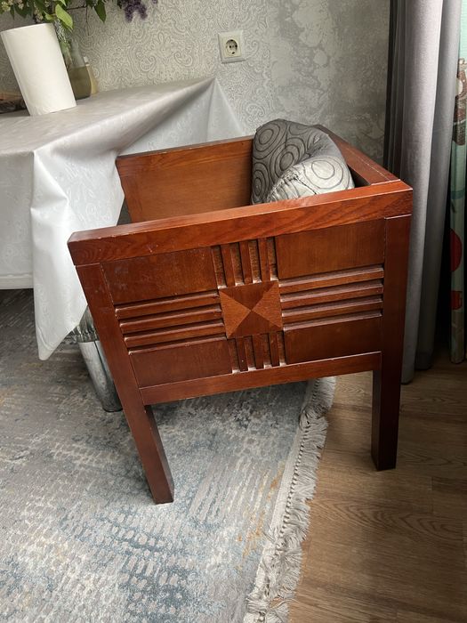 Кресло деревянное