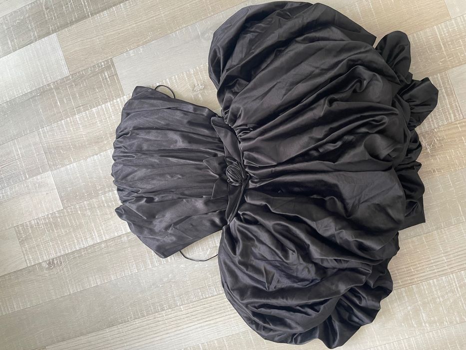 Елегантна черна рокля