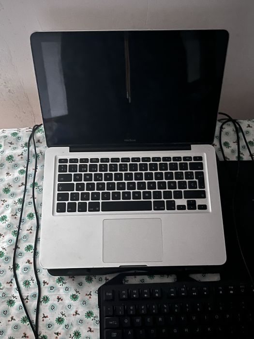 Macbook pentru piese