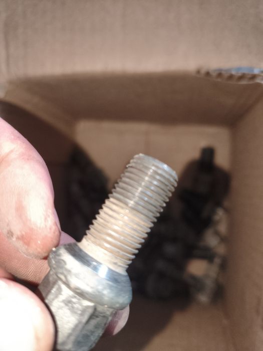 Болты колес от поло седан