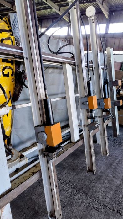 Вертикална хидравлична преса за греди и плотове, 3400/2000 като нова