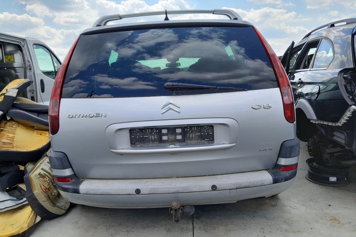 Dezmembrez Citroen C8 1