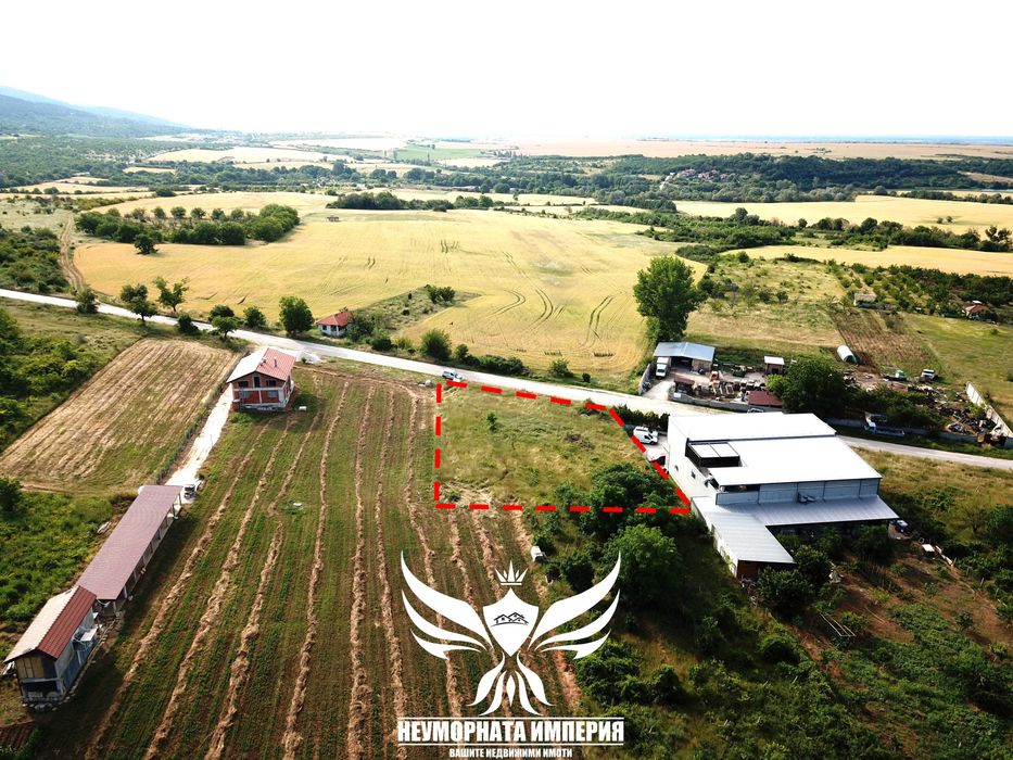 Продавам имот/парцел 1207кв.м. УПИ в село Мулдава на първа линия по асфалтов път