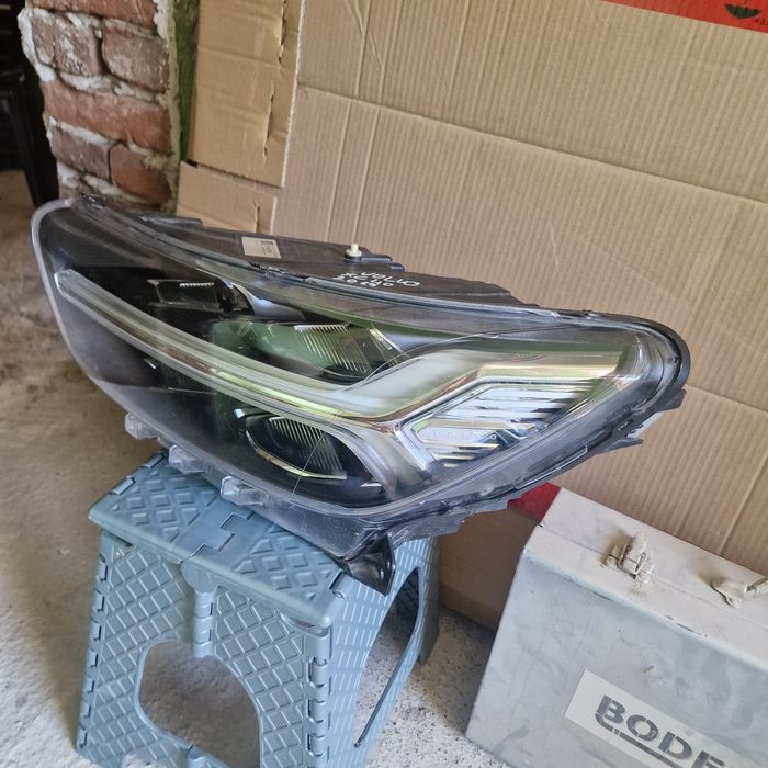 Volvo XC 40 2019 full led ляв фар