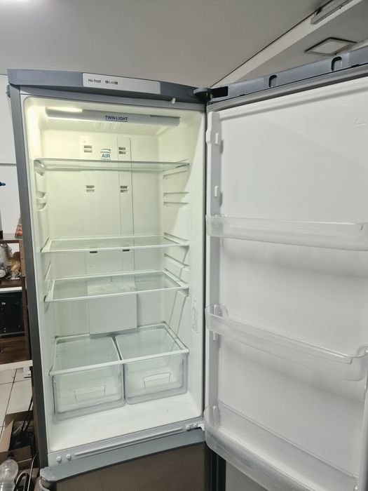 Продам холодильник Indesit