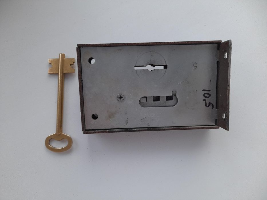 Наружный дверной замок