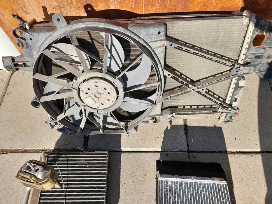 Части от автомобил Форд