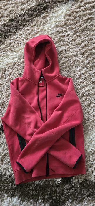 Nike tech mărimea s rosu