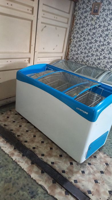 Продам  витринные морозилные камеры