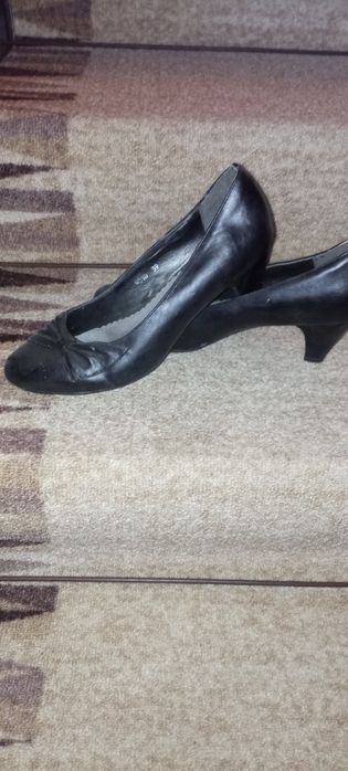 Дамски обувки тип сабо и затворени