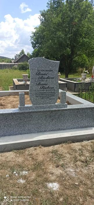 Monumente funerare!